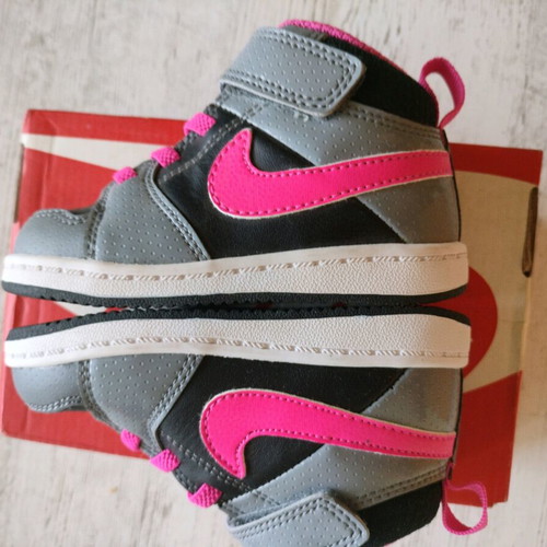Nike kids original sneakers new, size 22, 12 cm insole