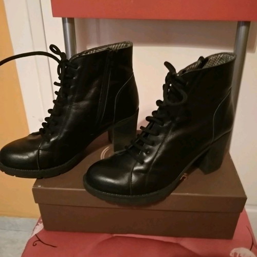 Black ankle boots used size 36 with zipper and laces