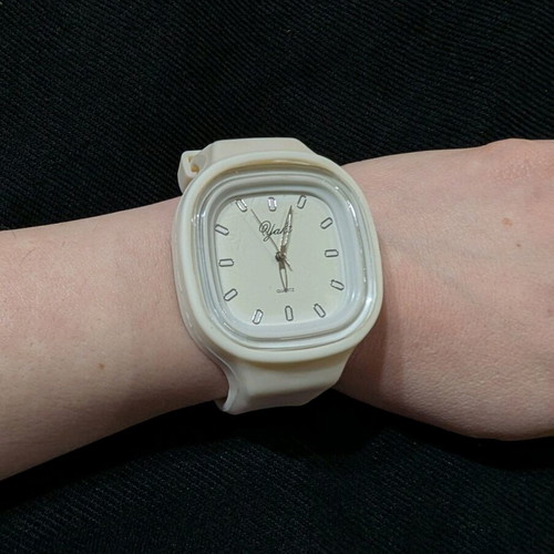 Yaki quartz women's watch white like new