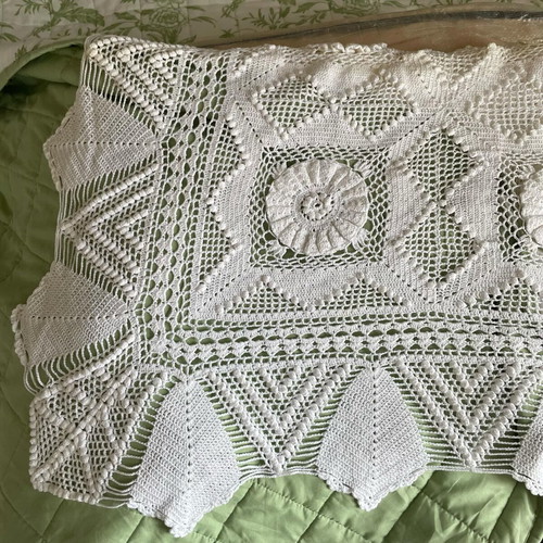 Decorative handmade blanket like new for double bed