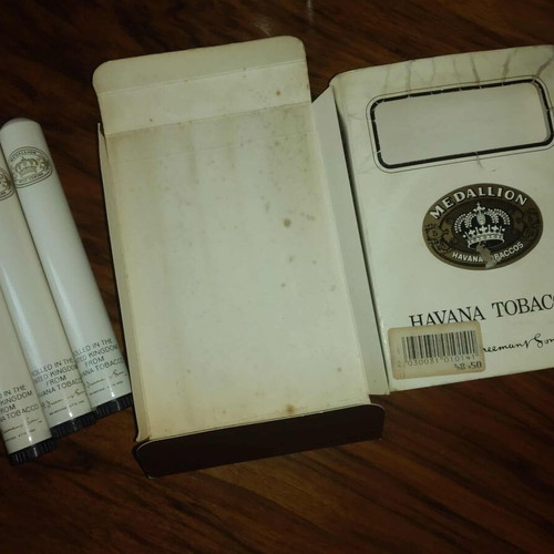Vintage Medallion Petit Corona set used with cases and original box