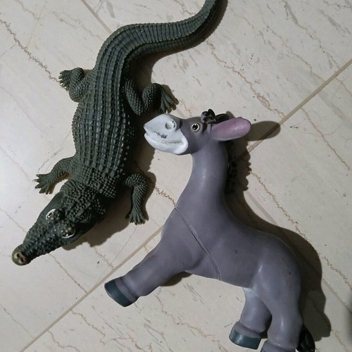 Plastic animals like new, 2 pieces