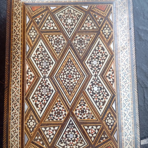 Box from Syria used, 10×15 cm