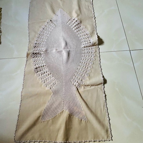 Vintage handmade table runner like new
