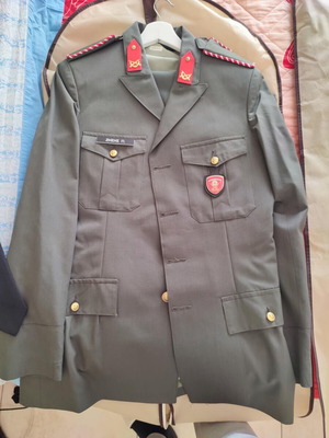 Επίσημη στολή στρατού σαν καινούργιο