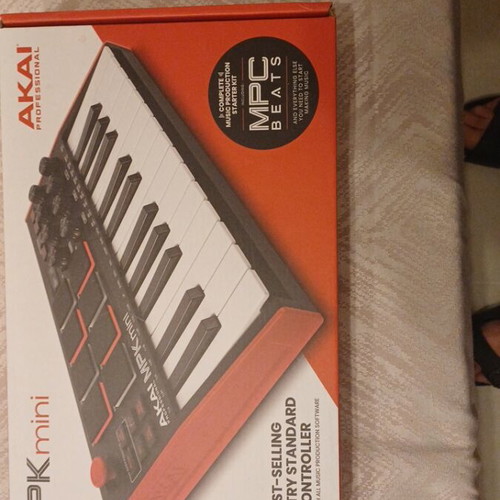 Akai MPK Mini MIDI Controller new