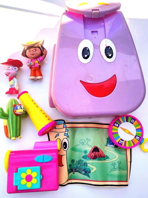 Dora Aventureira backpack like new with sound