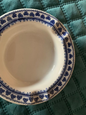 Brentwood ashtray like new with blue pattern