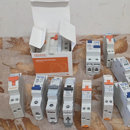 Relays and fuses new, 2 relays and 9 fuses