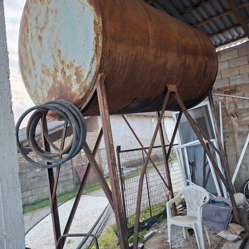 Metal oil tank used 5,000 liters, 2 meters height