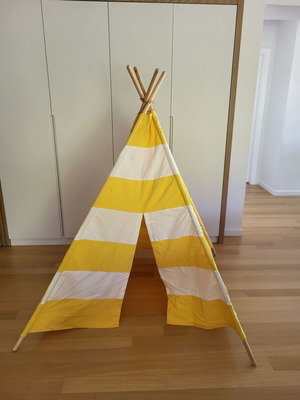 Children's Indian tent like new with wooden poles and cotton fabric