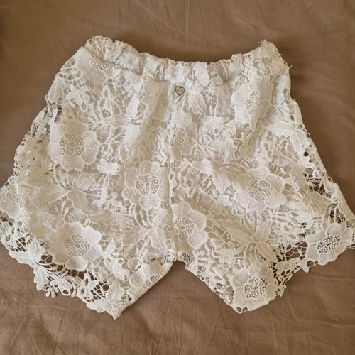 Lynne lace white shorts used, size XS/S