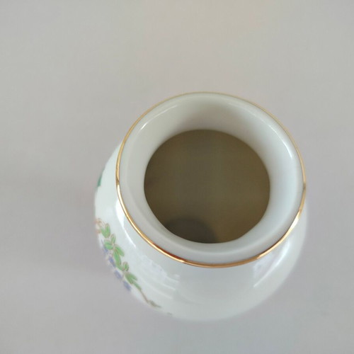 Small porcelain vase used with flower pattern, Japan