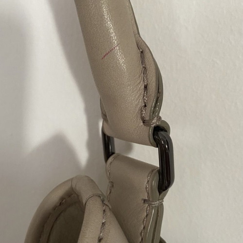 Burberry shoulder bag used in very good condition