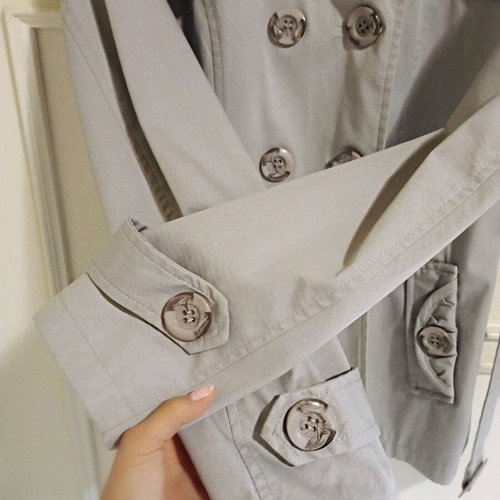 Women's short gray trench coat like new, size L/M