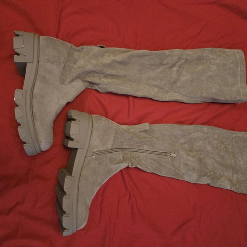 Women's suede beige boots new, size 41