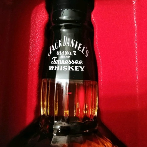 Jack Daniel's Whiskey Old No7 New With Metal Box 1998