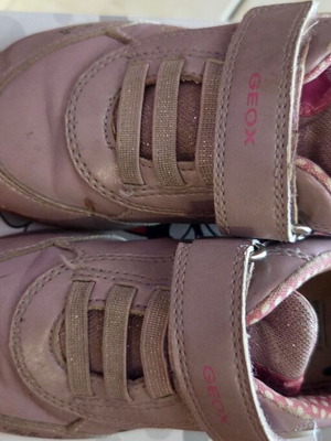 Geox girls' pink athletic shoes used, size 26