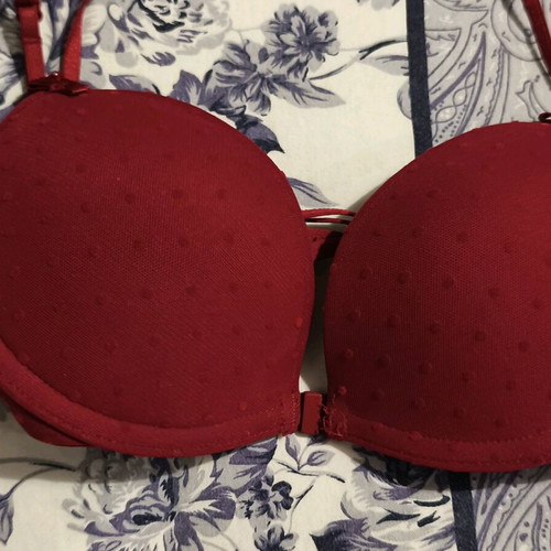 Red bra like new with front magnetic closure