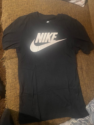 Nike T-shirt size XS like new, black and white