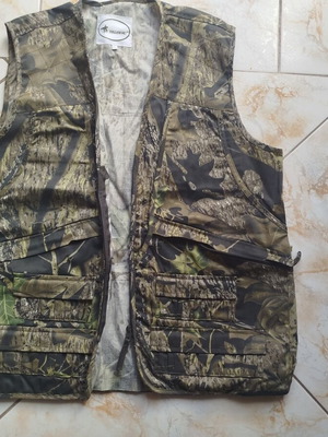 Follow Me No XL hunting vest new with pockets and waterproof fabric