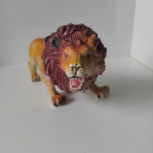 Collectible lion figure like new from 1994