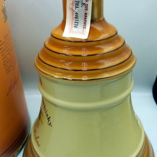 Bell`s Old Scotch Whisky porcelain sealed 75cl 43% Vol