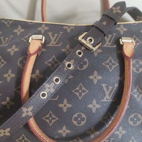 Louis Vuitton Monogram Shoulder Bag like new, brown canvas and leather