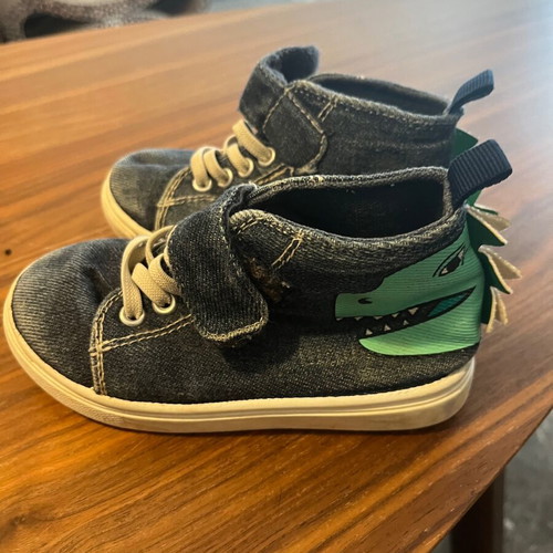 Adidas kids athletic shoes used, pack of 4, sizes 21-24