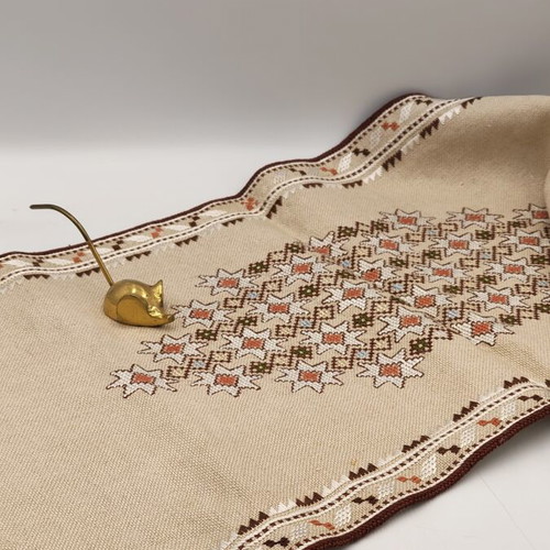 Vintage linen hand-embroidered tablecloth 70x32 cm