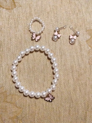 Jewelry set with pearls and butterflies new, bracelet ring earrings