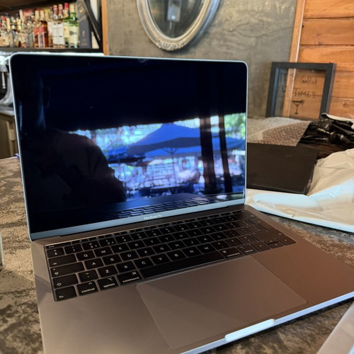MacBook Pro 13" 2017 like new, i5 2.3 GHz, 8GB, 128GB SSD, Space Gray