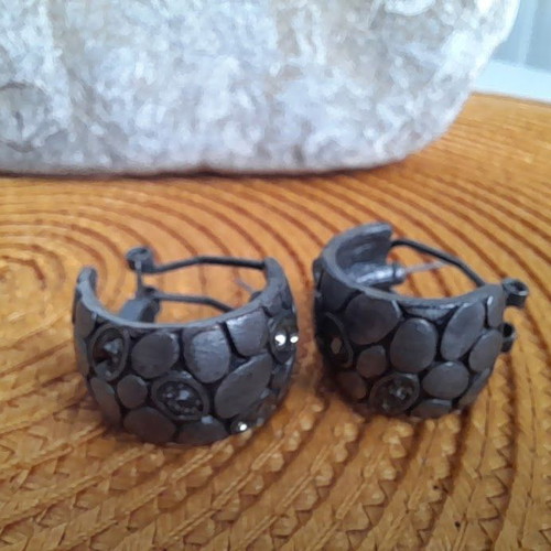 Metallic earrings like new with shiny crystals silver