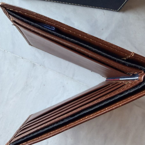 Tommy Hilfiger men's leather wallet, brown
