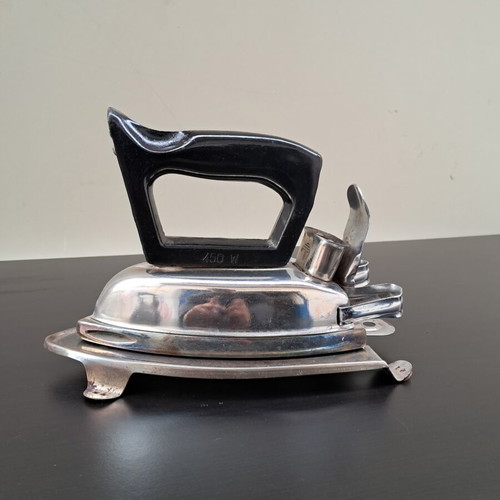 Vintage electric iron with base like new