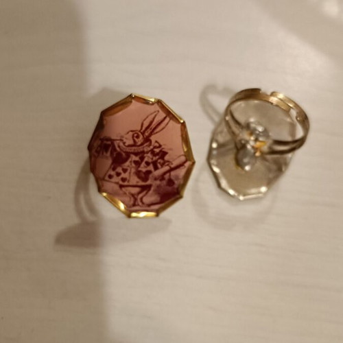 Alice in Wonderland rings set like new, 2 fashion jewelry