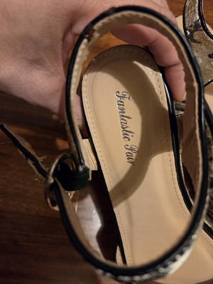 Platform sandals very impressive in gold and black, like new, size 37