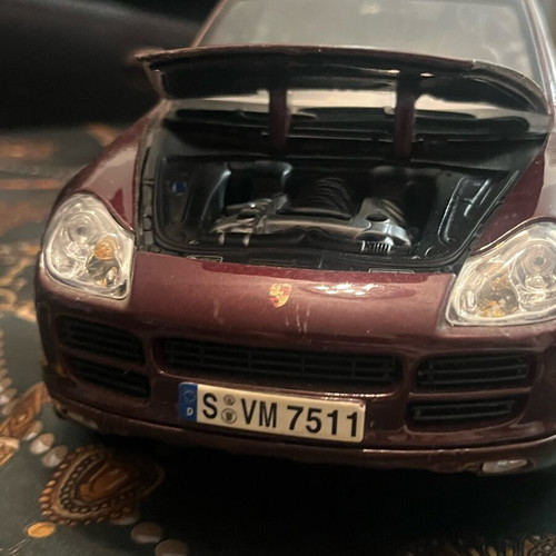 Porsche Cayenne S 1:18 car model used, good condition