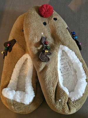Christmas women's slippers one size new beige