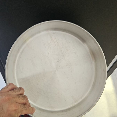 Aluminum Deep Baking Pans set of 4 like new, sizes 28 and 30 cm