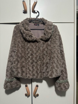 Yumi short boucle jacket with lace details on sleeves and collar like new