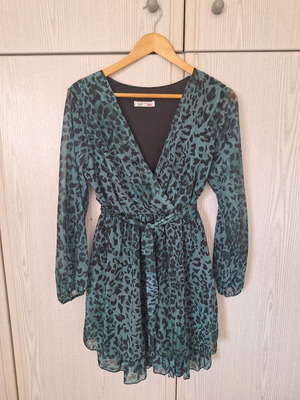 Long-sleeve veraman animal print dress like new