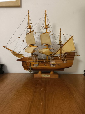 Ξύλινο διακοσμητικό ομοίωμα ιστιοφόρου «Mayflower» με βάση