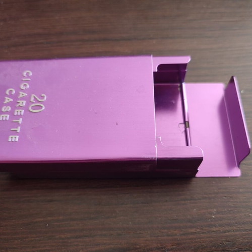 Metal cigarette case like new