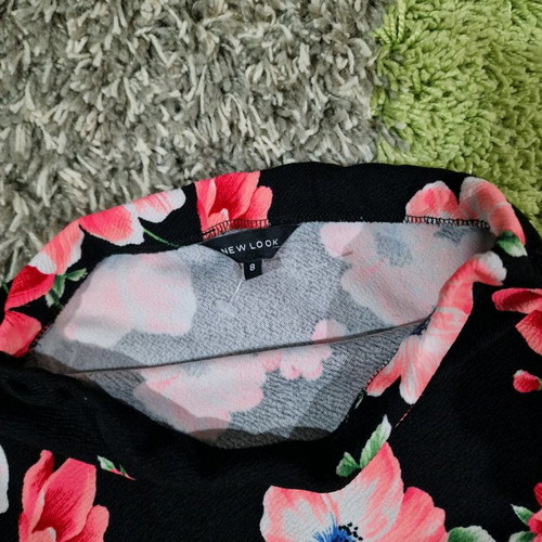 New Look London pencil skirt new, black with pink floral, size S