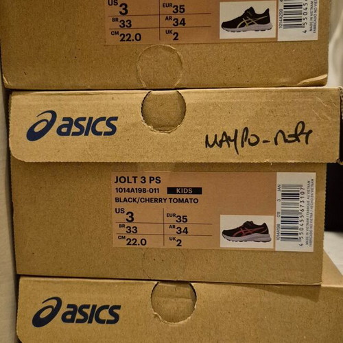 Shoe Boxes like new from Under Armour, Geox, Asics