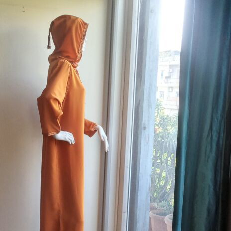Kaftan vintage with hood and embroidery, like new