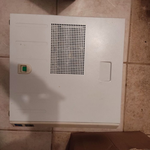 Fujitsu Siemens Scenic P300 retro gaming PC with Windows XP