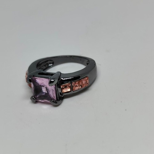 Ring with purple central crystal and pink details in black metal like new