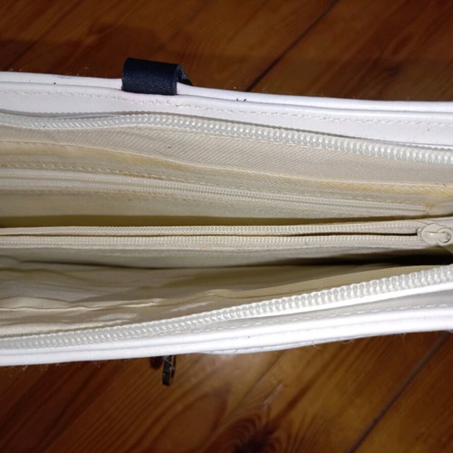 Shoulder bag white with black details like new